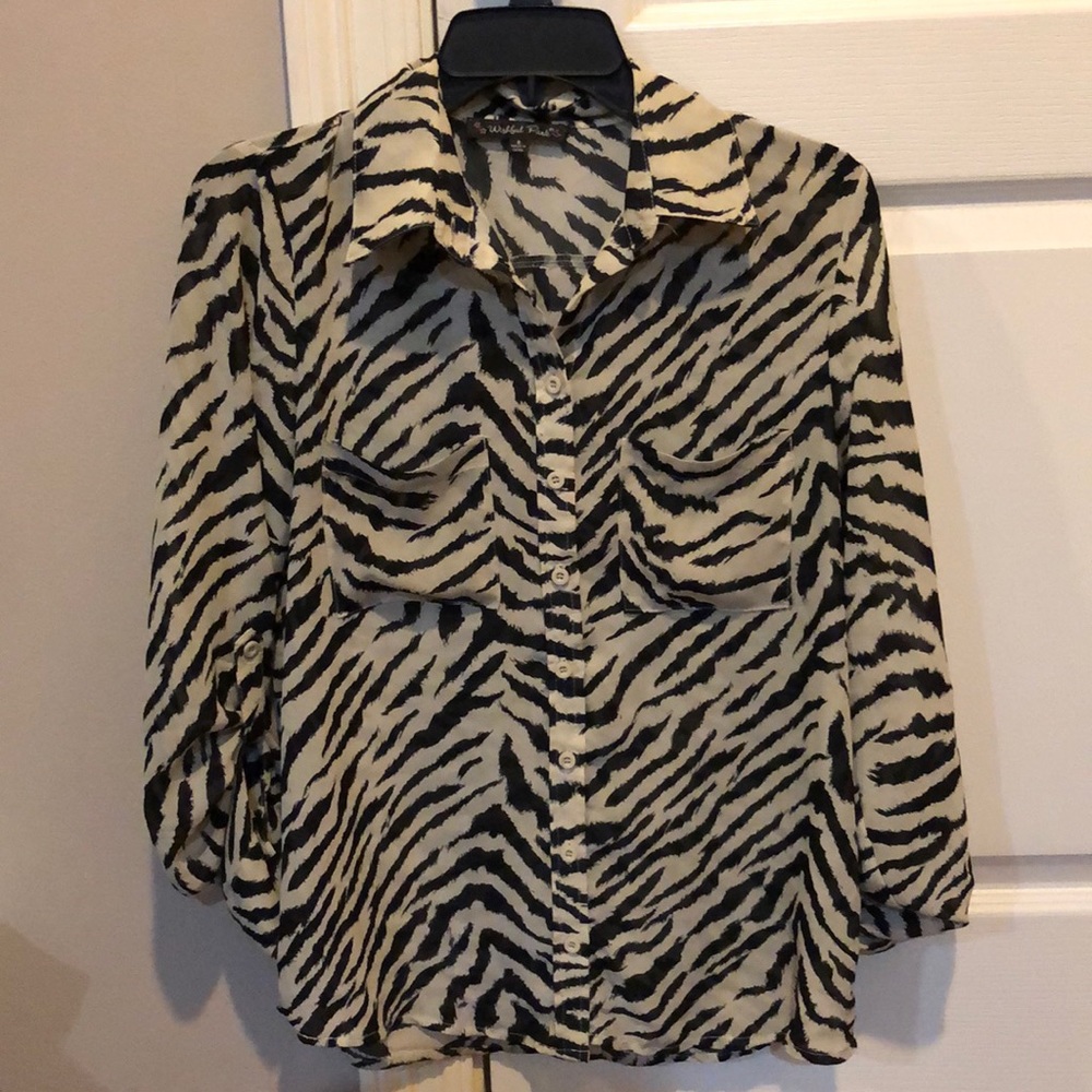 Beautiful sheer 3/4 length sleeve top
